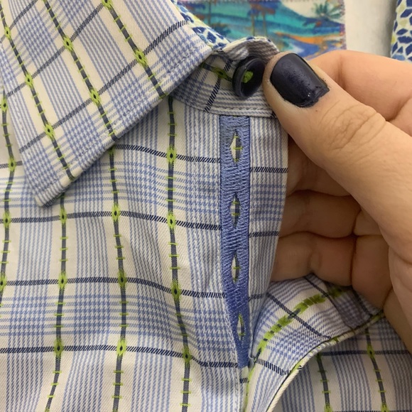 Robert Graham NWT Patterned Shirt! - Picture 7 of 8